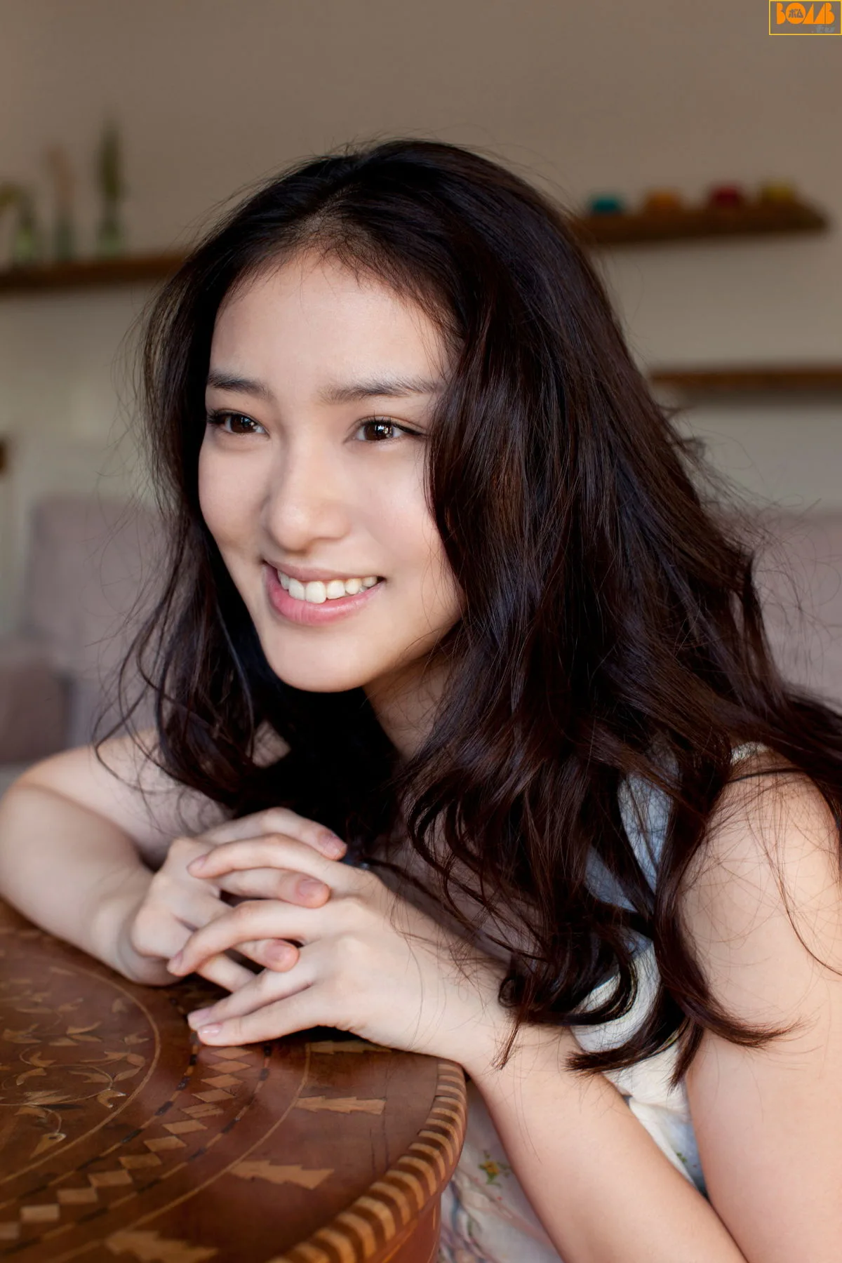 Bom.TVEmi Takei, số tháng 2 năm 2012 - 21