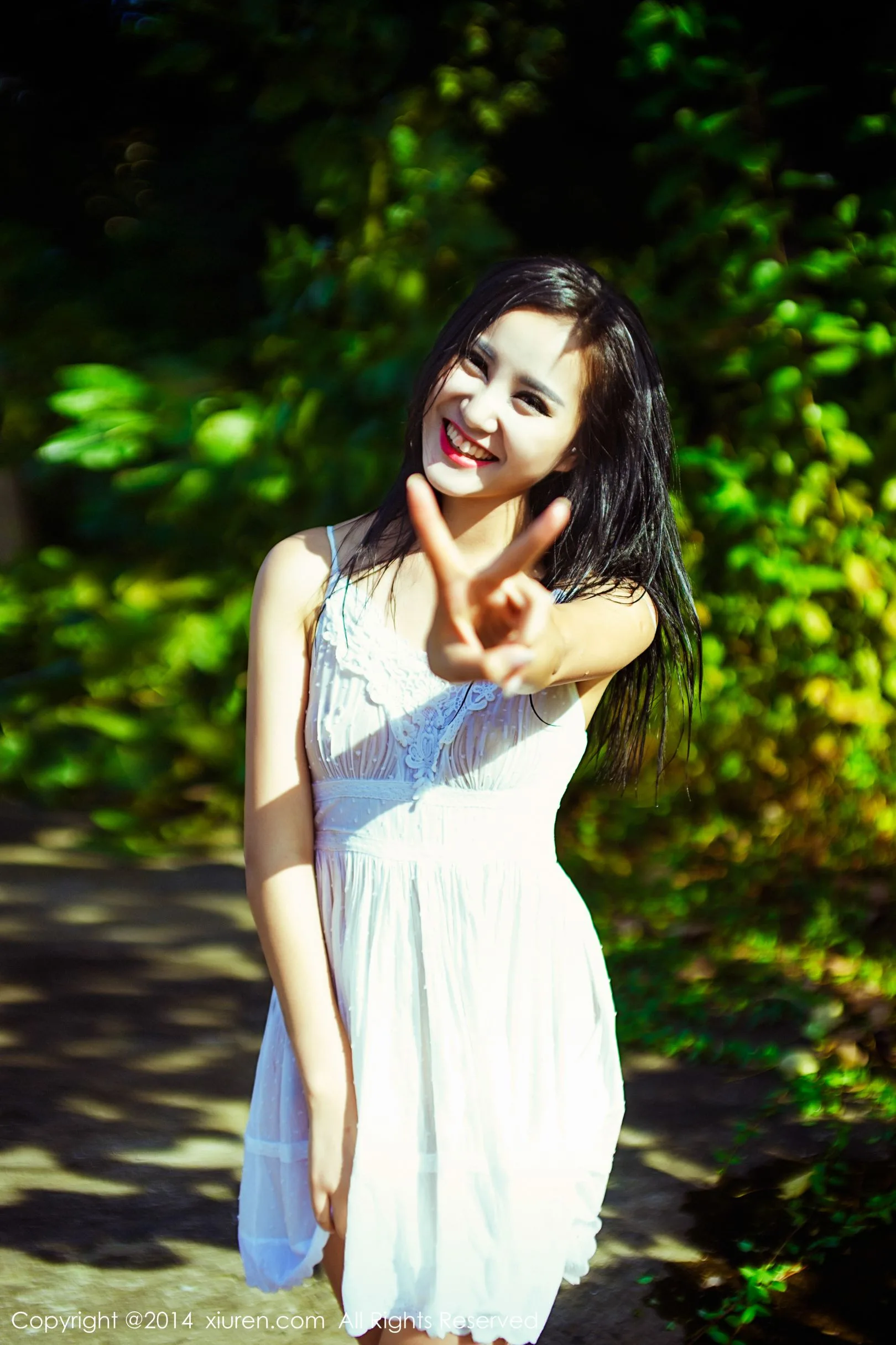 [XIUREN秀人网] Liu Weila - Buổi chụp ảnh ngoài trời dưới ánh nắng chói chang - 38