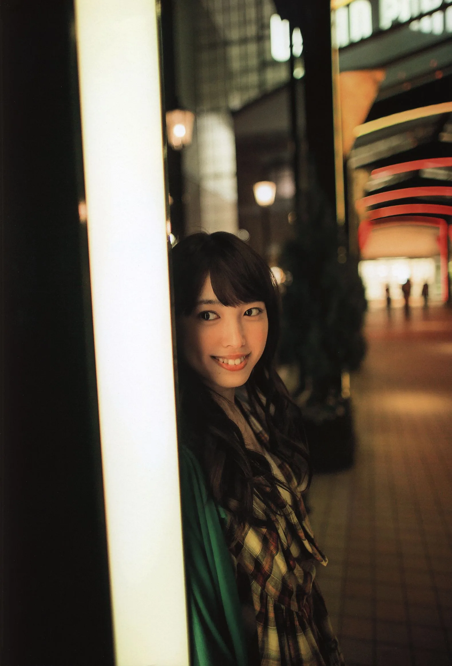 Saki Nakajima, thành viên nhóm ℃-ute, trong cuốn photobook "N20" của cô. - 75