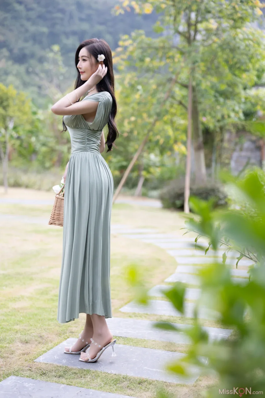 [Tem khuyến mãi mua hàng nội bộ] Wang Yingyao Yanni: Trang phục phối màu xanh lá cây nhạt, áo tắm trắng - 36
