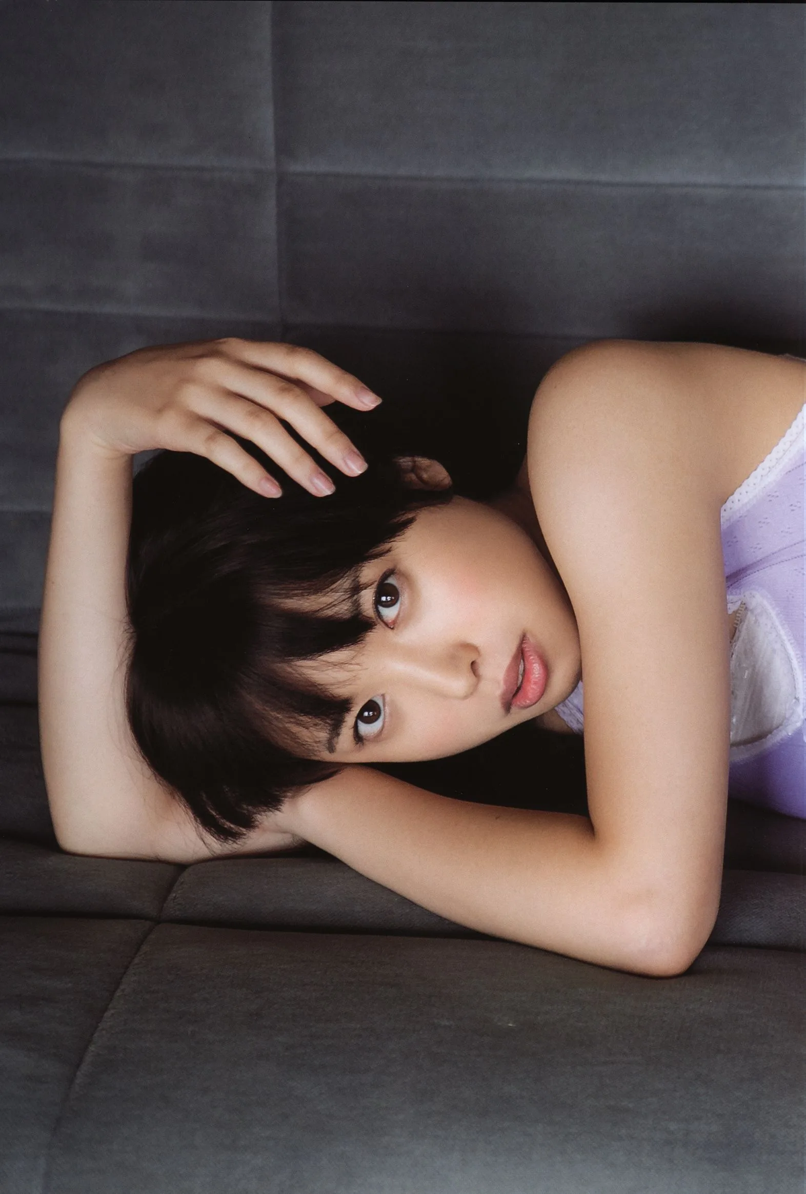 Saki Nakajima, thành viên nhóm ℃-ute, trong cuốn photobook "N20" của cô. - 24