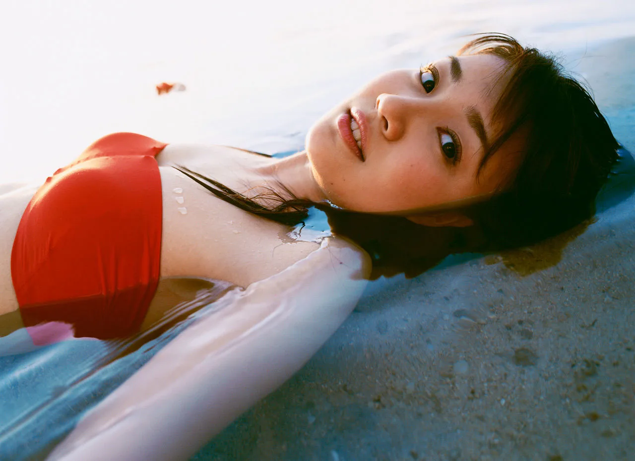 [Image.tv] Sách ảnh "Bầu trời, làn gió và em" của Ai Takabe - 34
