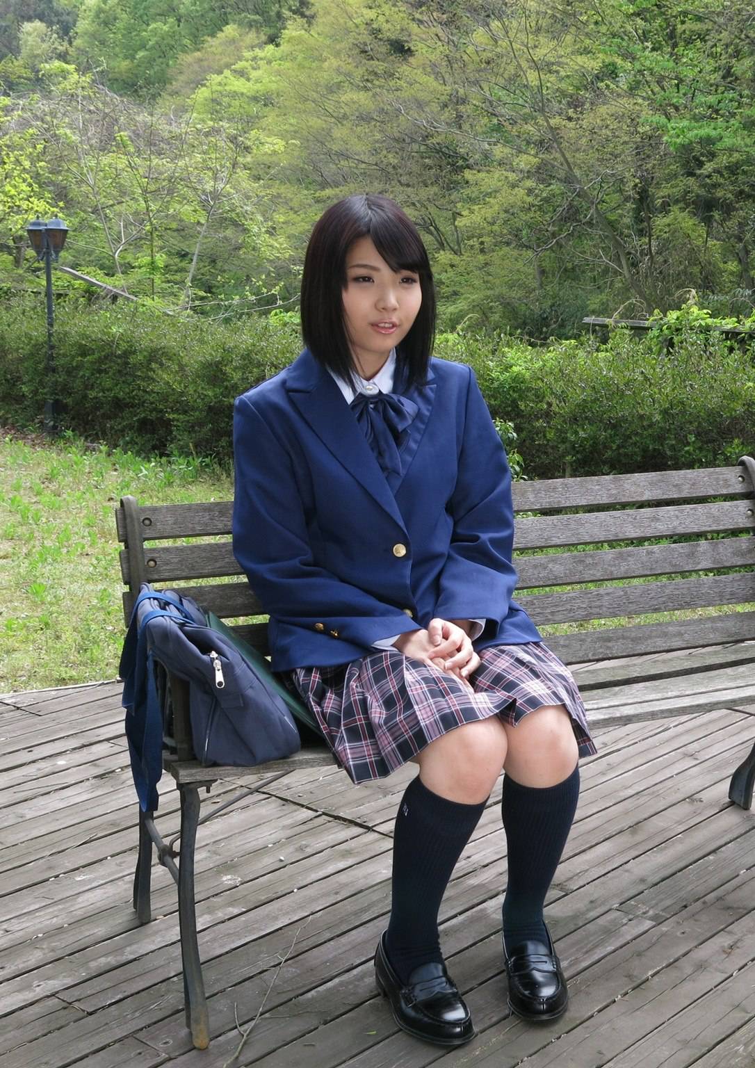 新人 石神さとみ～AV最速デビュー!？学校の卒業式を終えた足で撮影現場に直行し、そのままAV女優になった18歳女子校生～ - 88