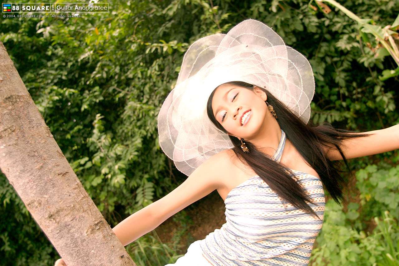 Bộ sưu tập đàn guitar Anongratee Gallery-3 gồm 88 mẫu hình vuông. - 32