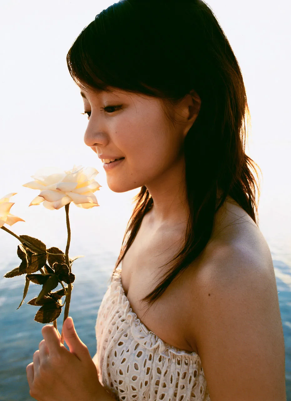 [Image.tv] Sách ảnh "Bầu trời, làn gió và em" của Ai Takabe - 31