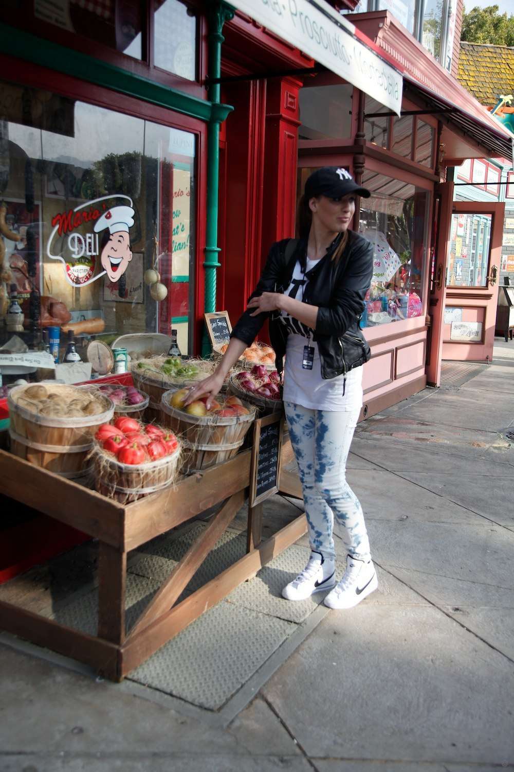 Jordan Carver - Ảnh đời thường tại Universal Studios - 56