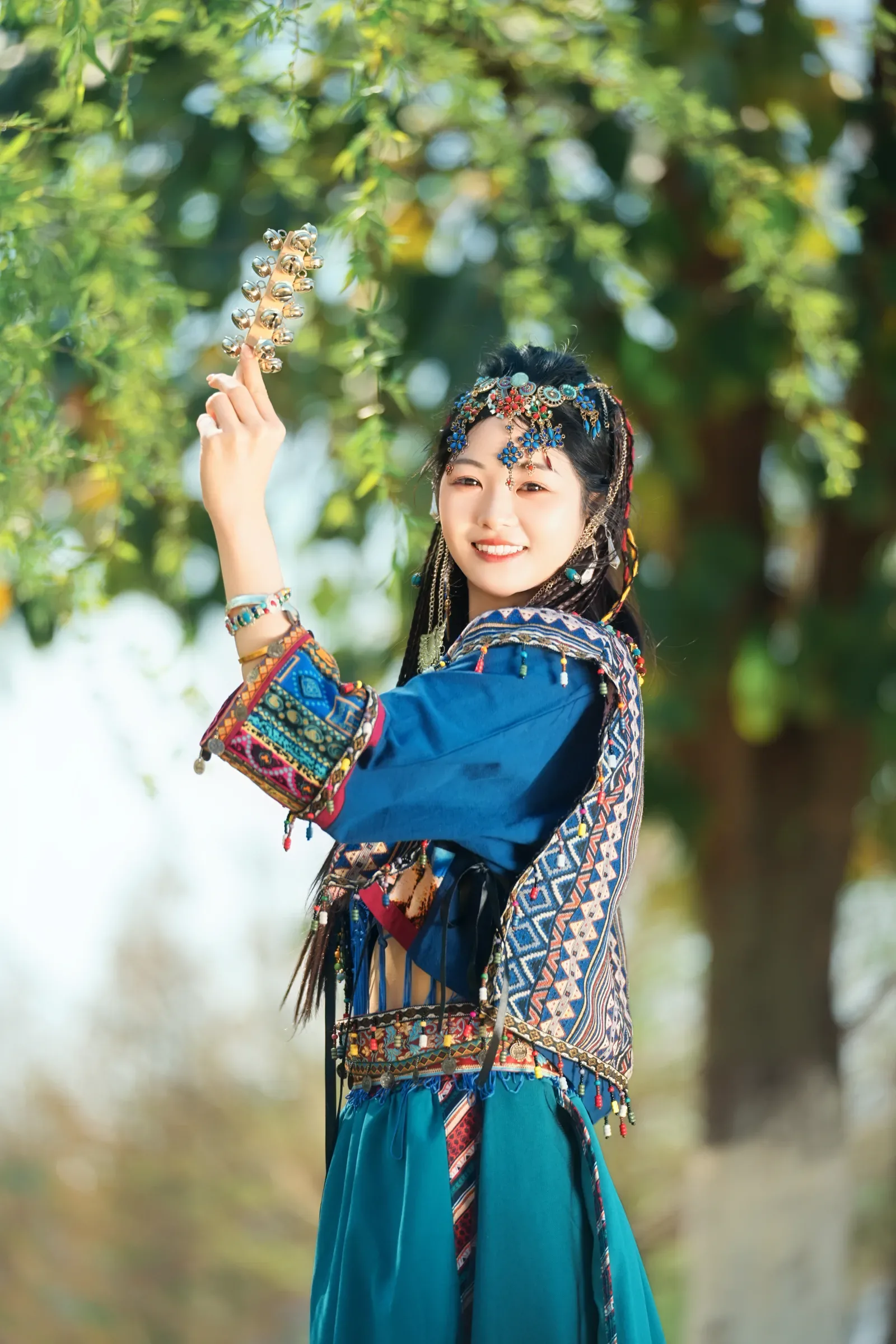 苗疆少女 森林中发光 - 1