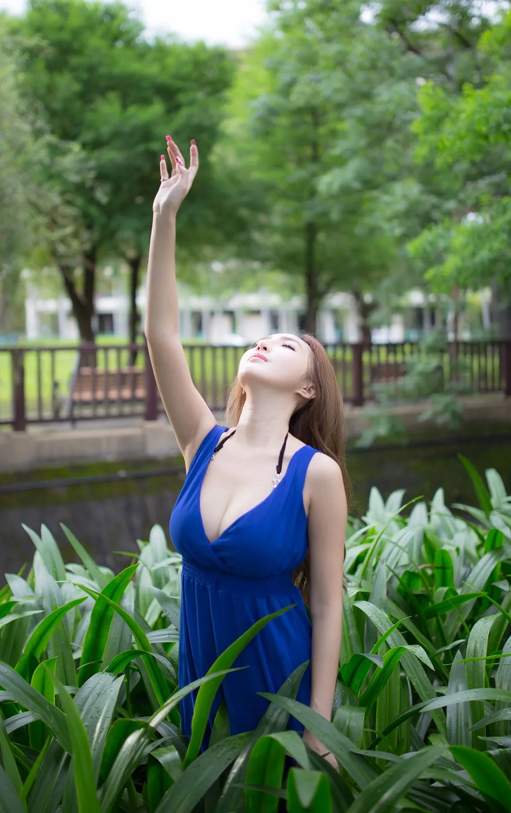 Triệu Vân - Bộ ảnh ngoại cảnh tuyệt đẹp trong chiếc váy dài màu xanh dương. - 107
