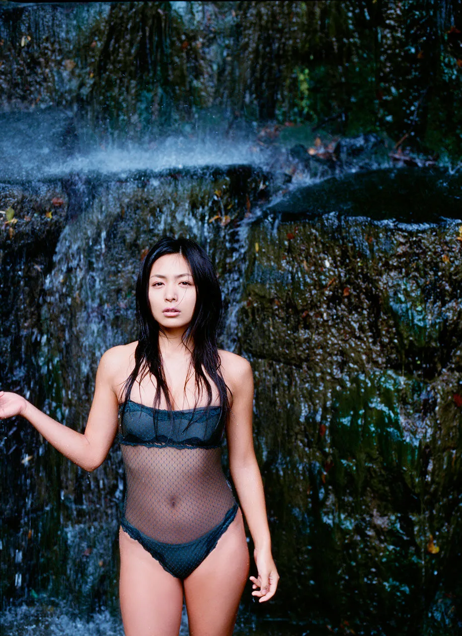 [Image.tv] Album ảnh "Quý cô áo đen" của Yuki Kawamura - 2