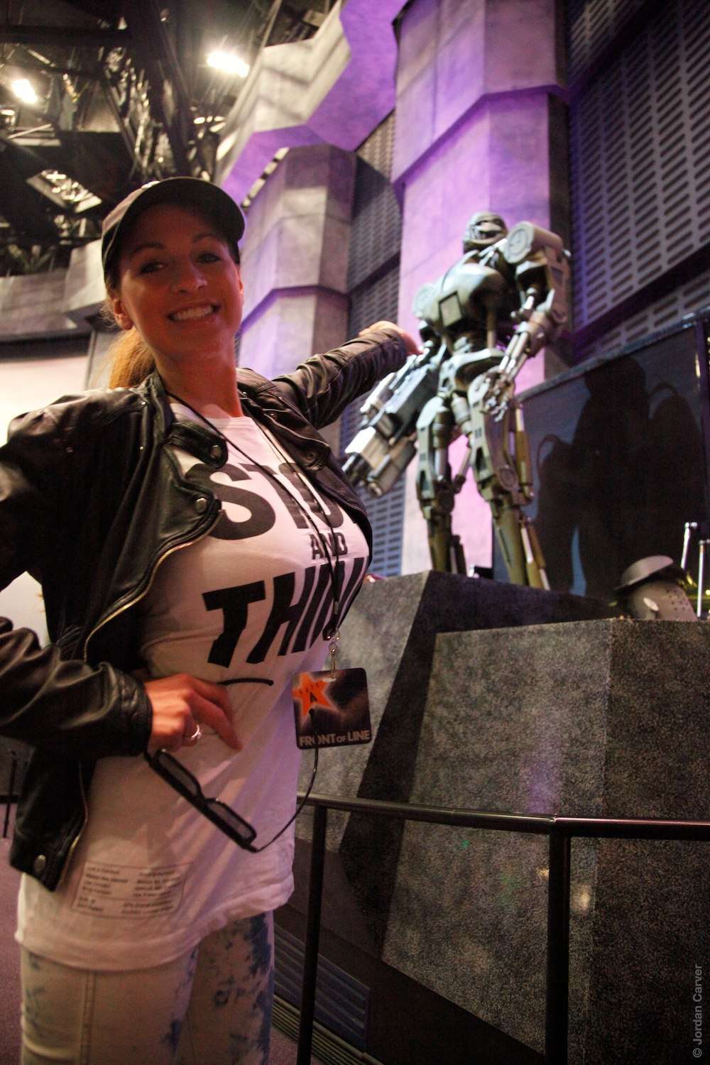 Jordan Carver - Ảnh đời thường tại Universal Studios - 33