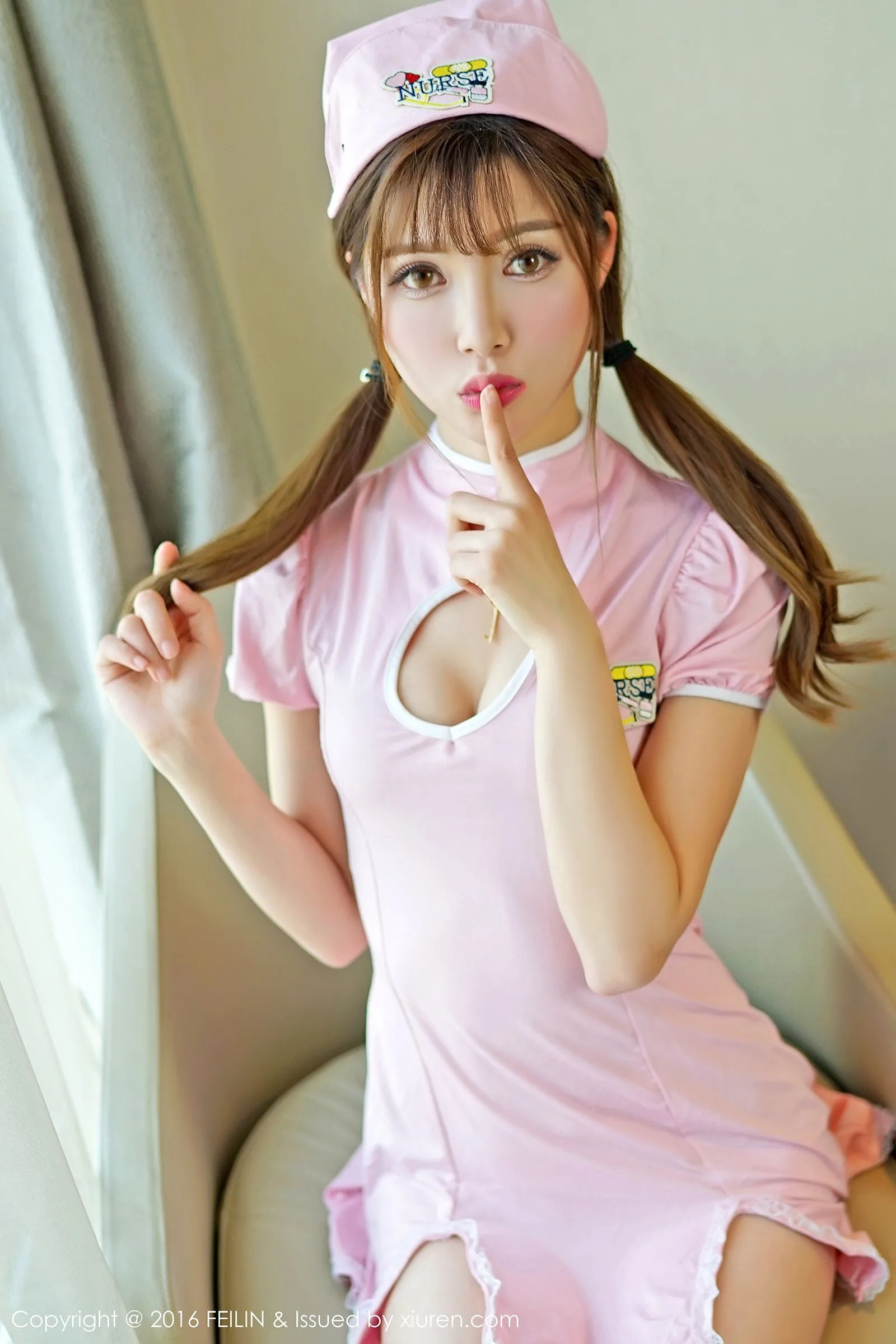 [FEILIN嗲囡囡] Vol.036 奶茶Emily - 豹纹内衣+护士服+超短牛仔裤 - 18