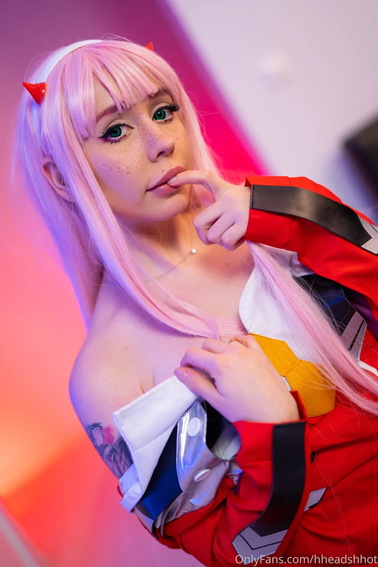 AliceBong (ảnh chụp đầu) – Zero Two - 88
