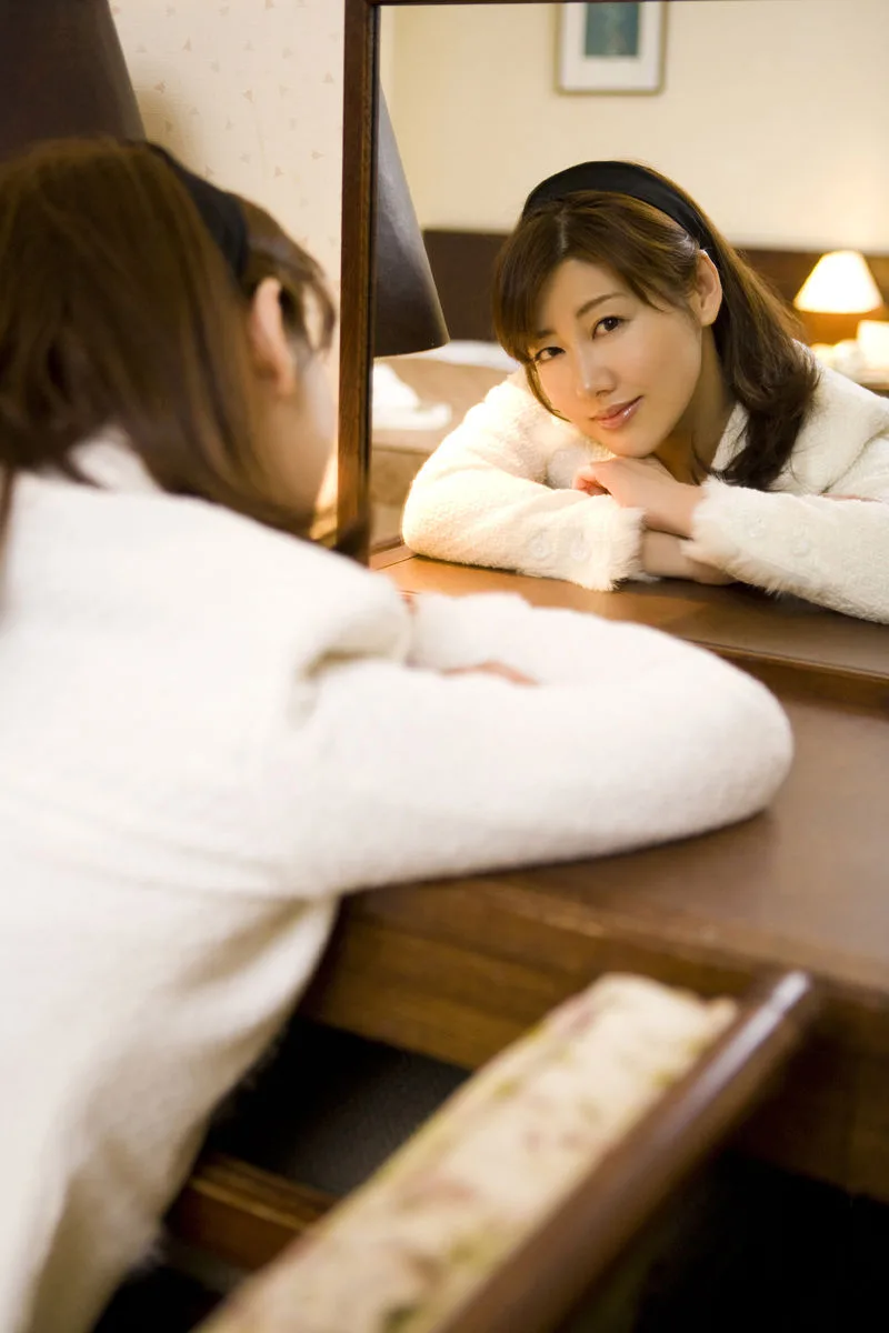 [Mặt trước] Album ảnh "Akihito" của An Miyako - 3