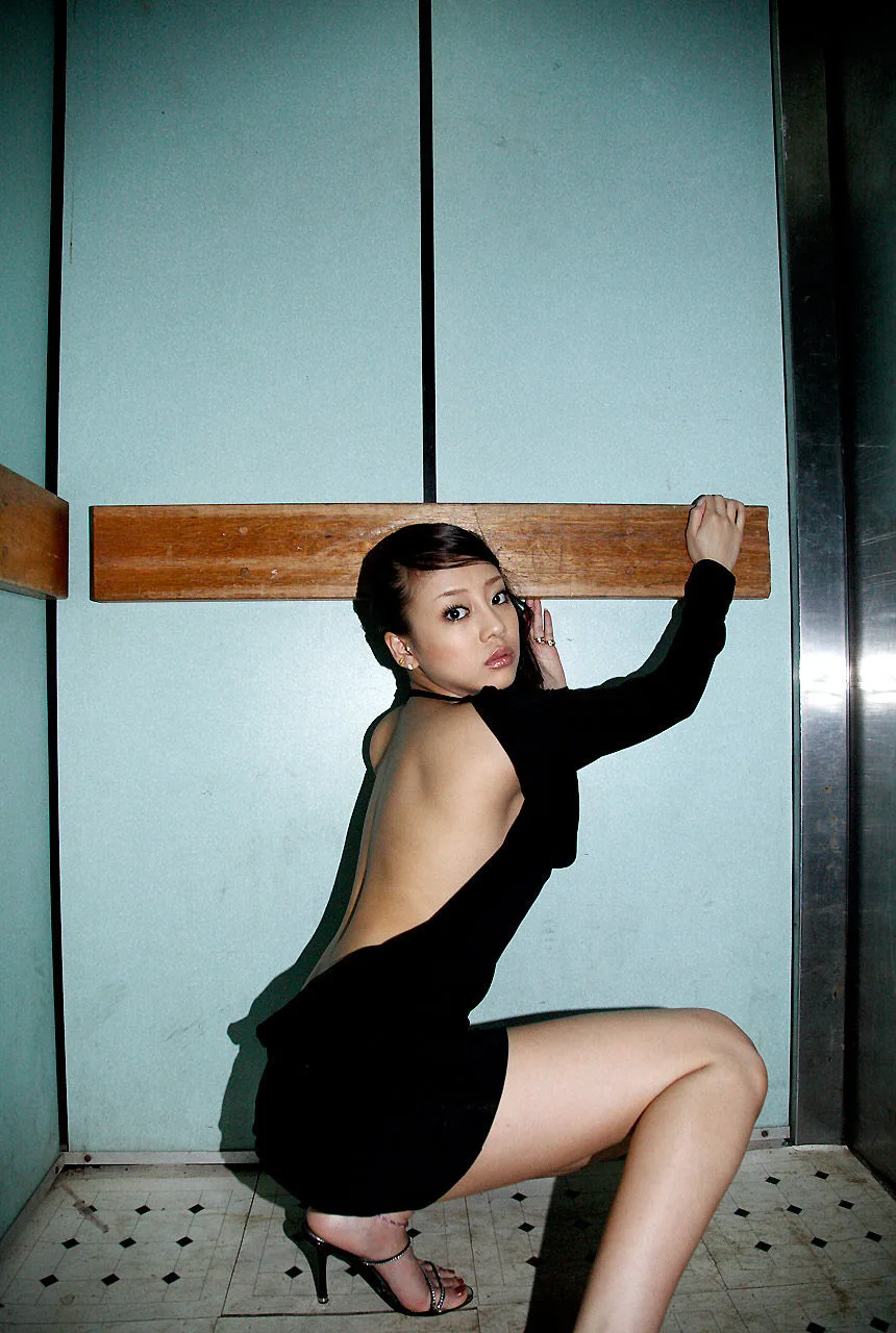 [Image.tv] Sách ảnh "Love Poison" của Yu Abiru - 8